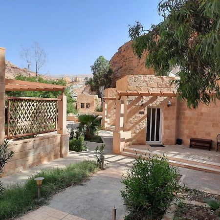 Afra Hot Springs Chalets At-Tafilah 外观 照片