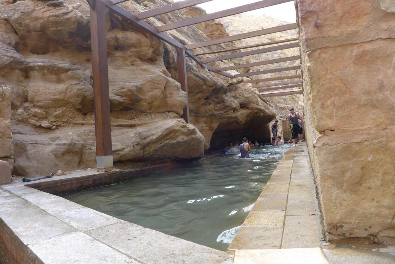 Afra Hot Springs Chalets At-Tafilah 外观 照片