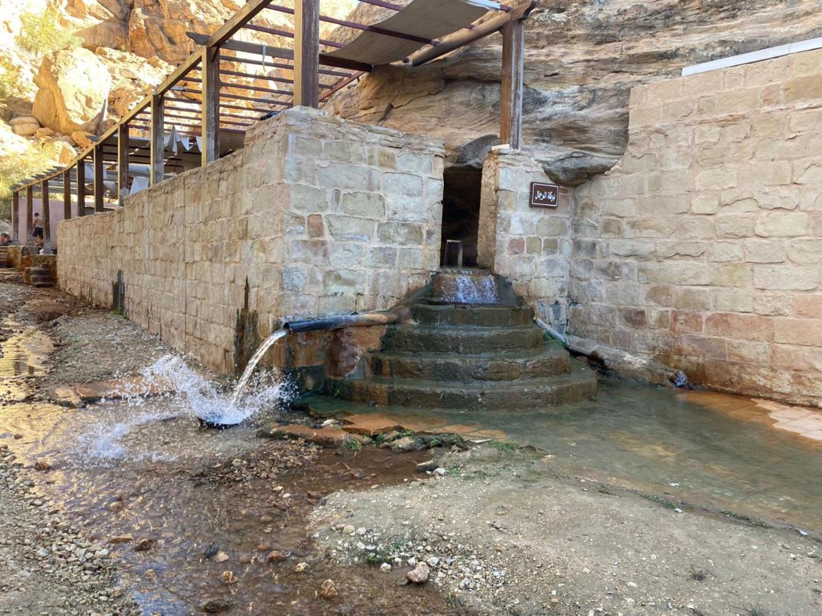 Afra Hot Springs Chalets At-Tafilah 外观 照片