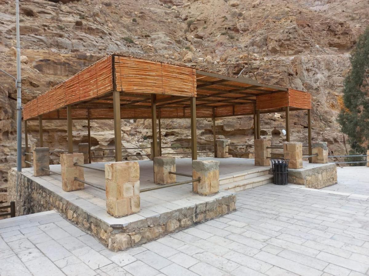 Afra Hot Springs Chalets At-Tafilah 外观 照片