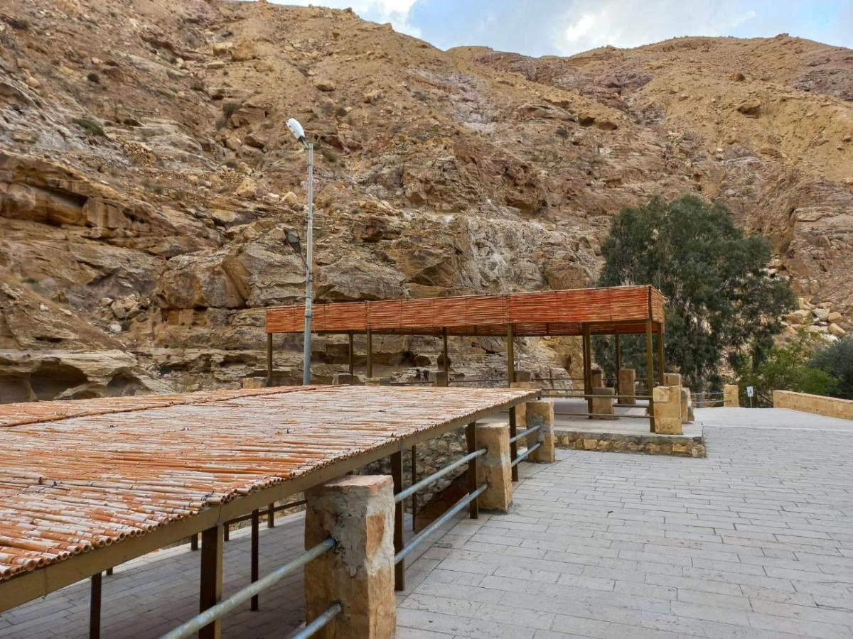 Afra Hot Springs Chalets At-Tafilah 外观 照片