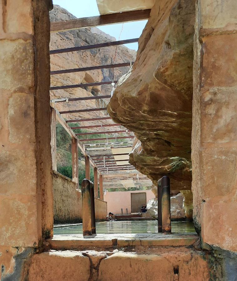 Afra Hot Springs Chalets At-Tafilah 外观 照片