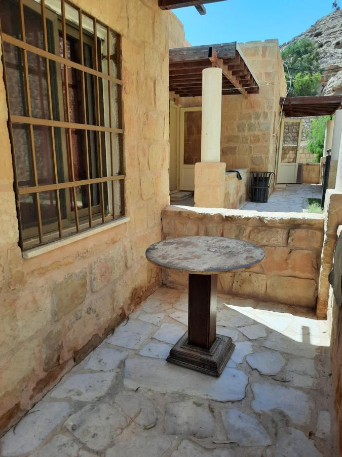 Afra Hot Springs Chalets At-Tafilah 外观 照片